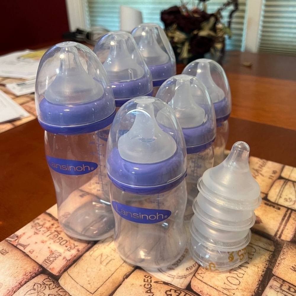 Lansinoh Anti-Colic Bottles & extra nipples